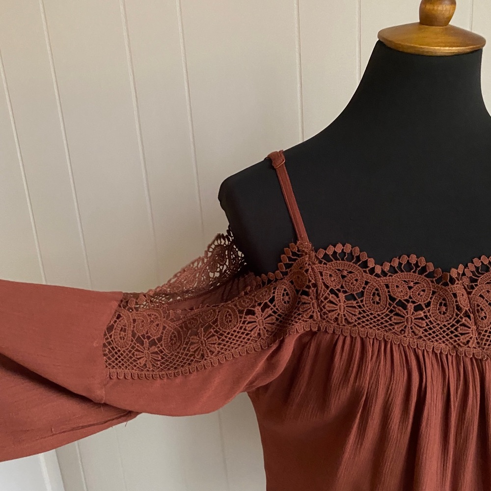 Gypsies & Moondust NWT Ladies Rust Color Off the Shoulder Lace Top | Size M
